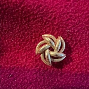 Classic Gold-Tone Knotted Floral Brooch - Women's Jewelry